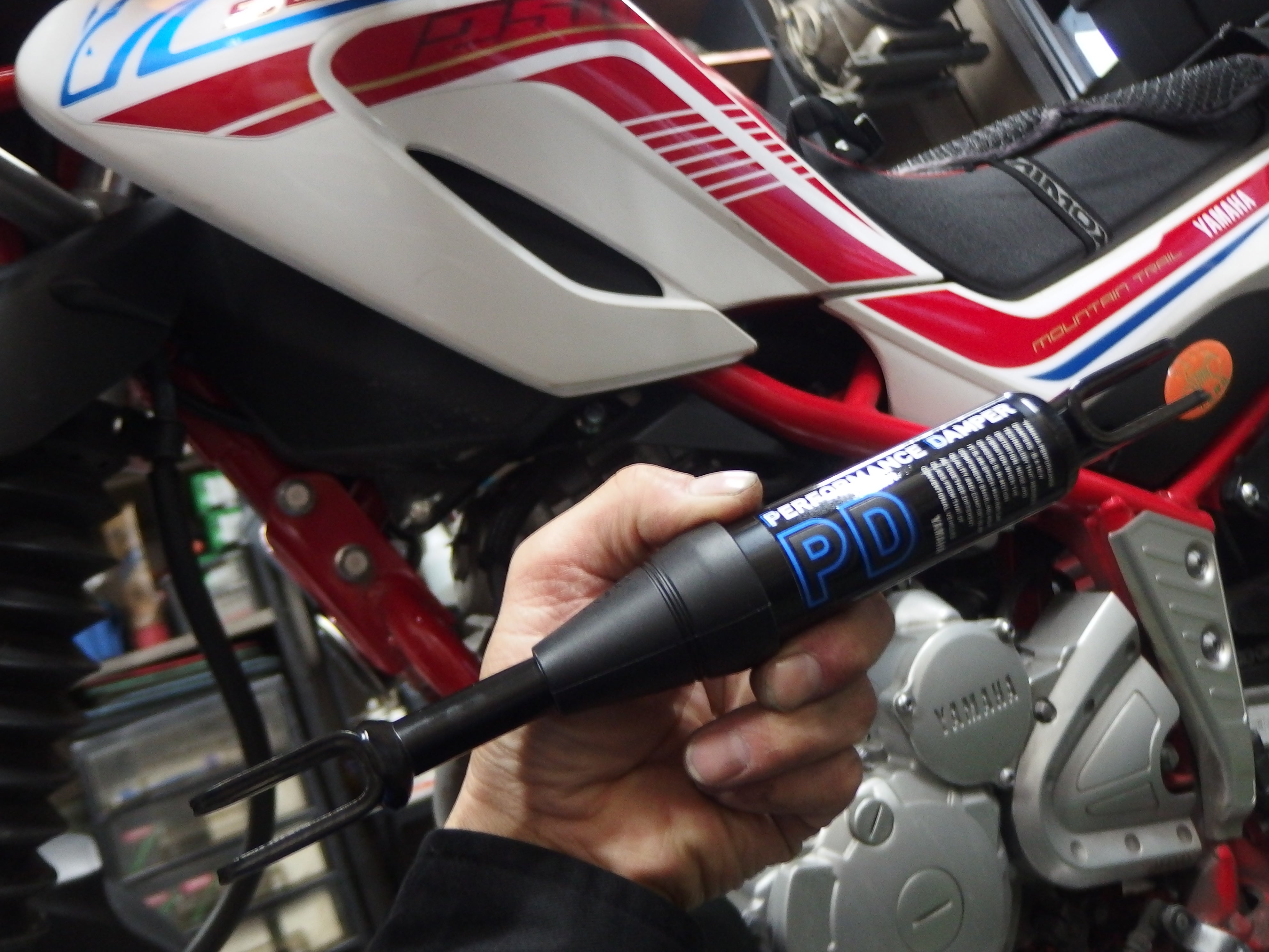 ヤマハ セロー250 パフォーマンスダンパー取り付け(o^∇^o)ノ | M