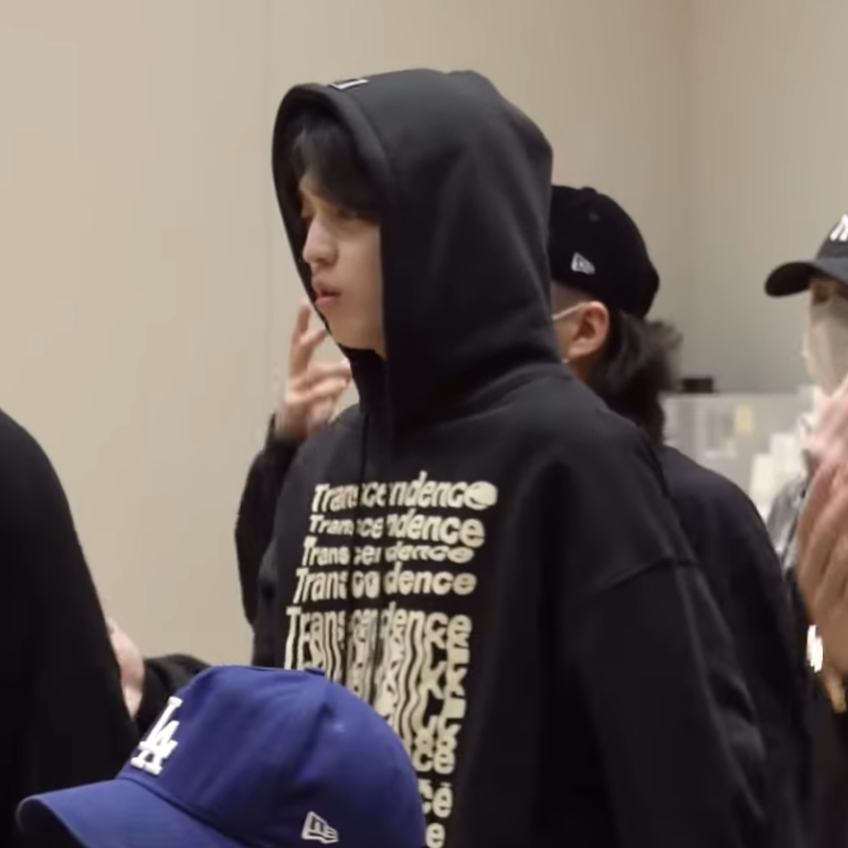 SEVENTEEN エスクプスが愛用しているパーカーが可愛い件。 | 防弾少年