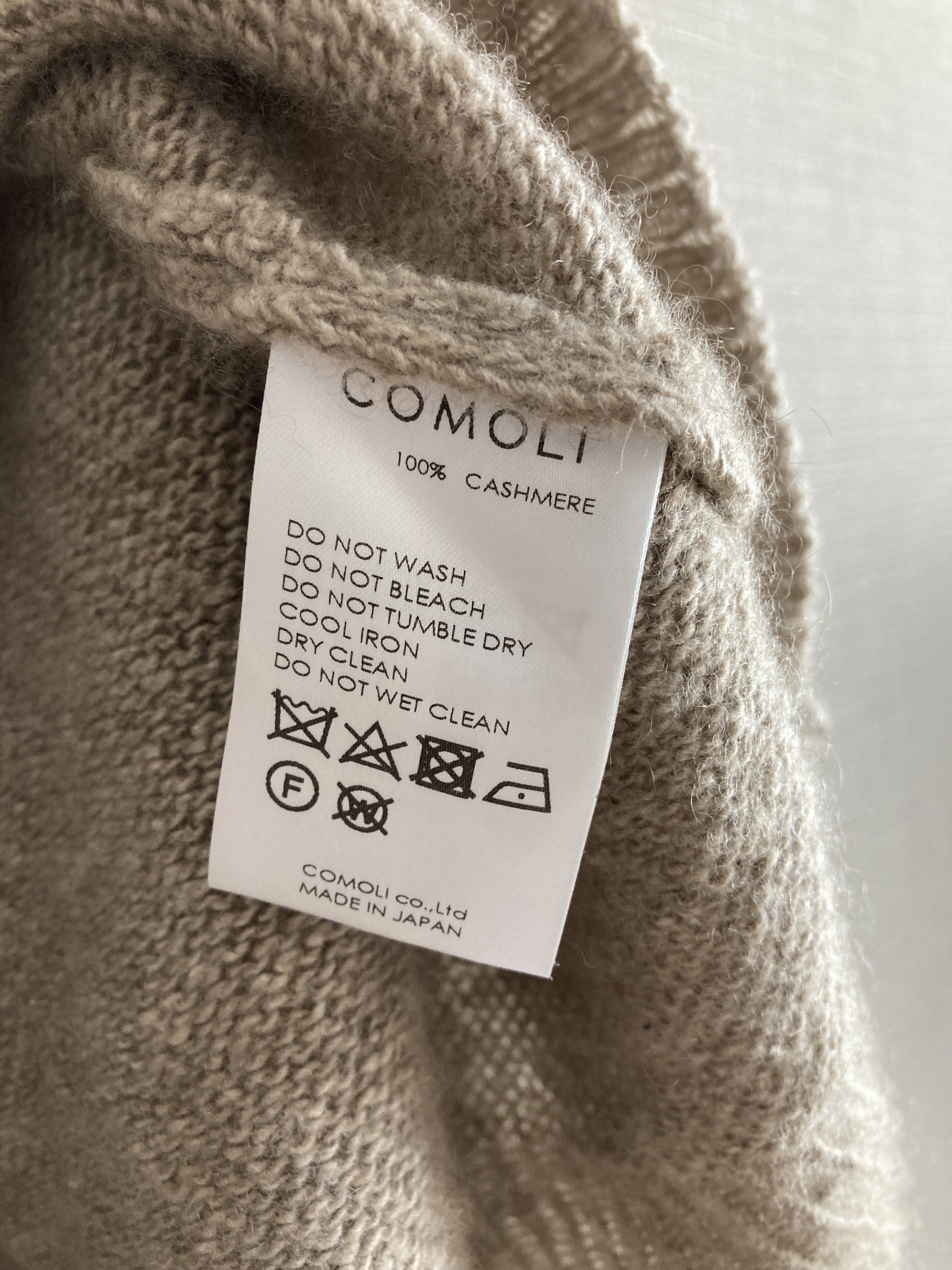 着たら最後】 COMOLI21AWカシミヤクルーネックニットをレビュー | 30代
