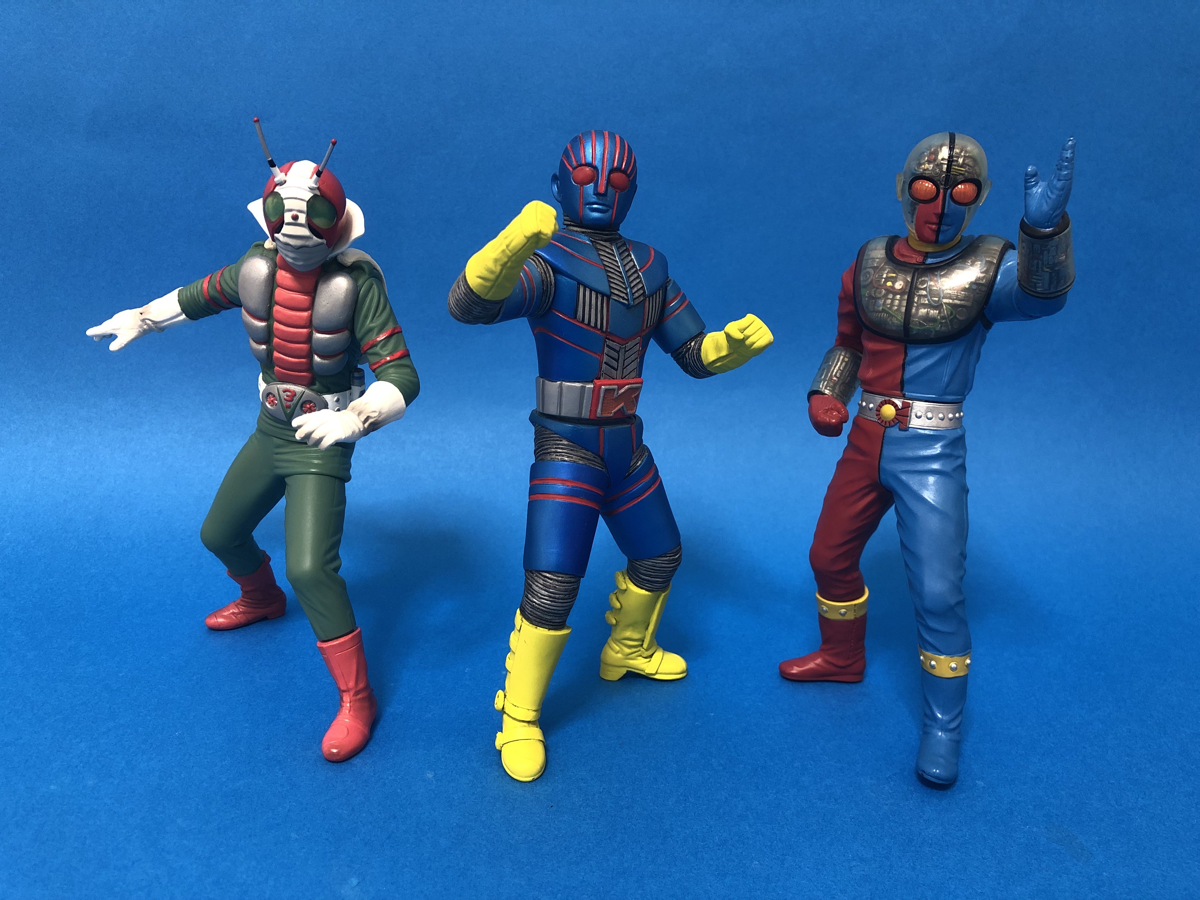 ソフビ魂で3大ヒーロー夢の競演！ ロボット刑事・仮面ライダーV3