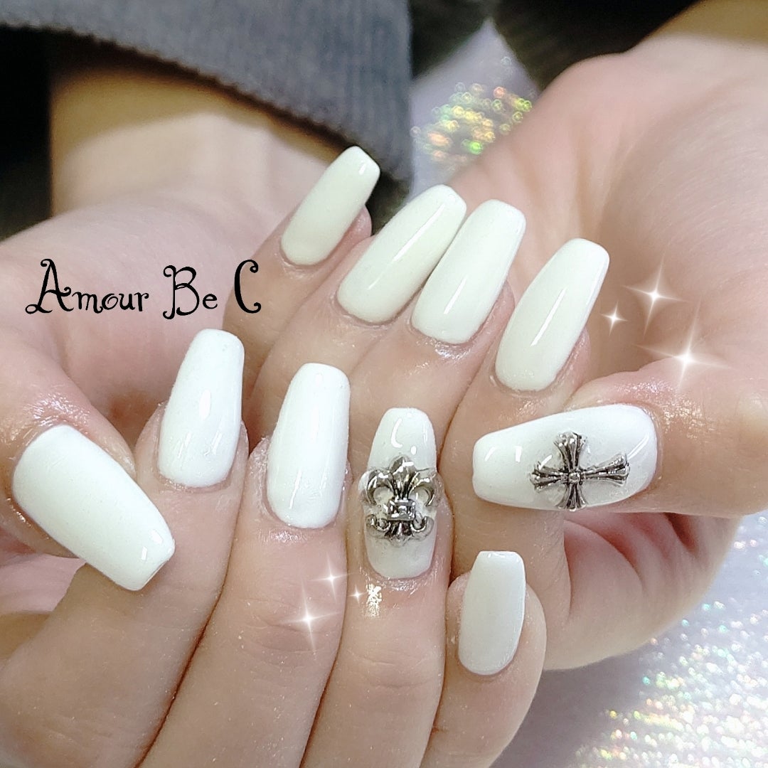 ワンカラーホワイトにクロムハーツネイル！ | AMOUR TOKYO☆ 杉並区