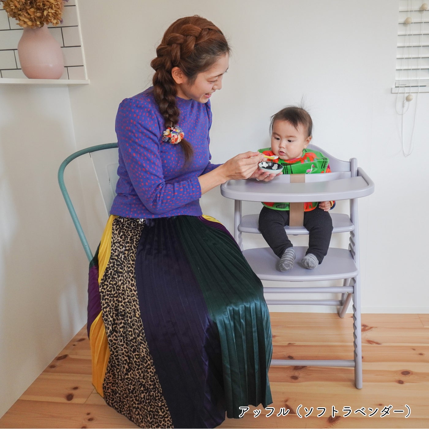 2つの色味の違い「マテルナ(グレー) / アッフルチェア(ソフト