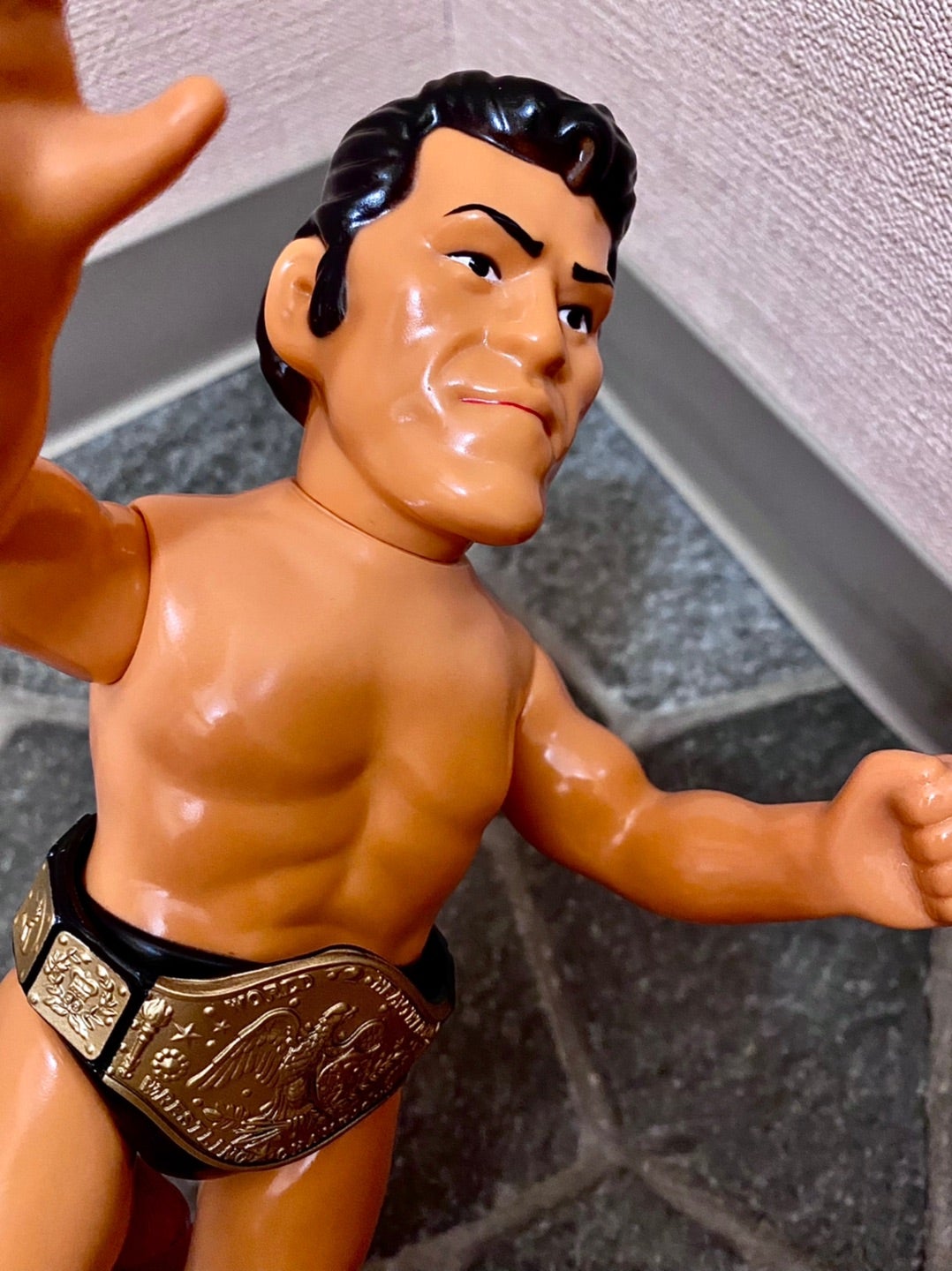 アントニオ猪木の80年代姿を造形したメディコムトイ×ブルマァク コラボ