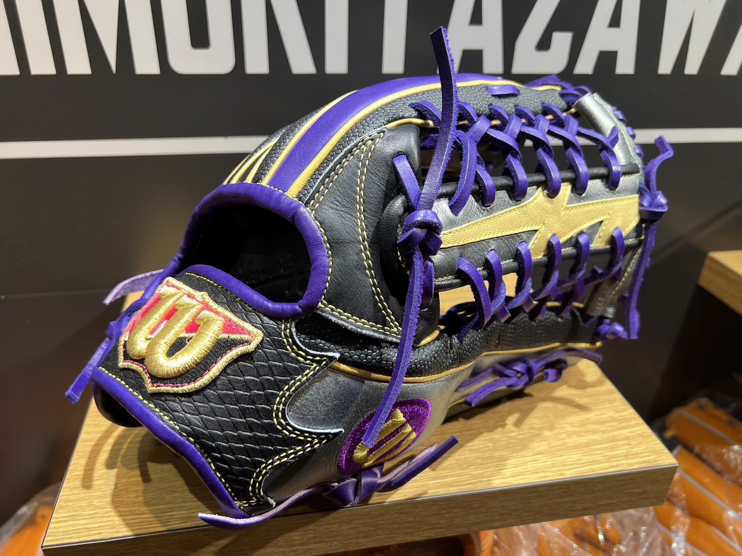 ウイルソン】外野手用オーダーグラブ［75型］Mブラック×パープルが