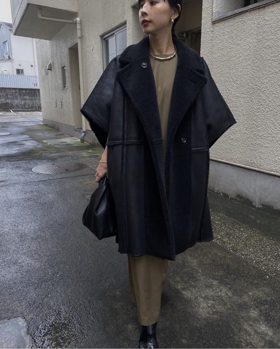 10/28(金)新作情報！明日はREVERSIBLE BOA PONCHO COATが発売！ | 黒石