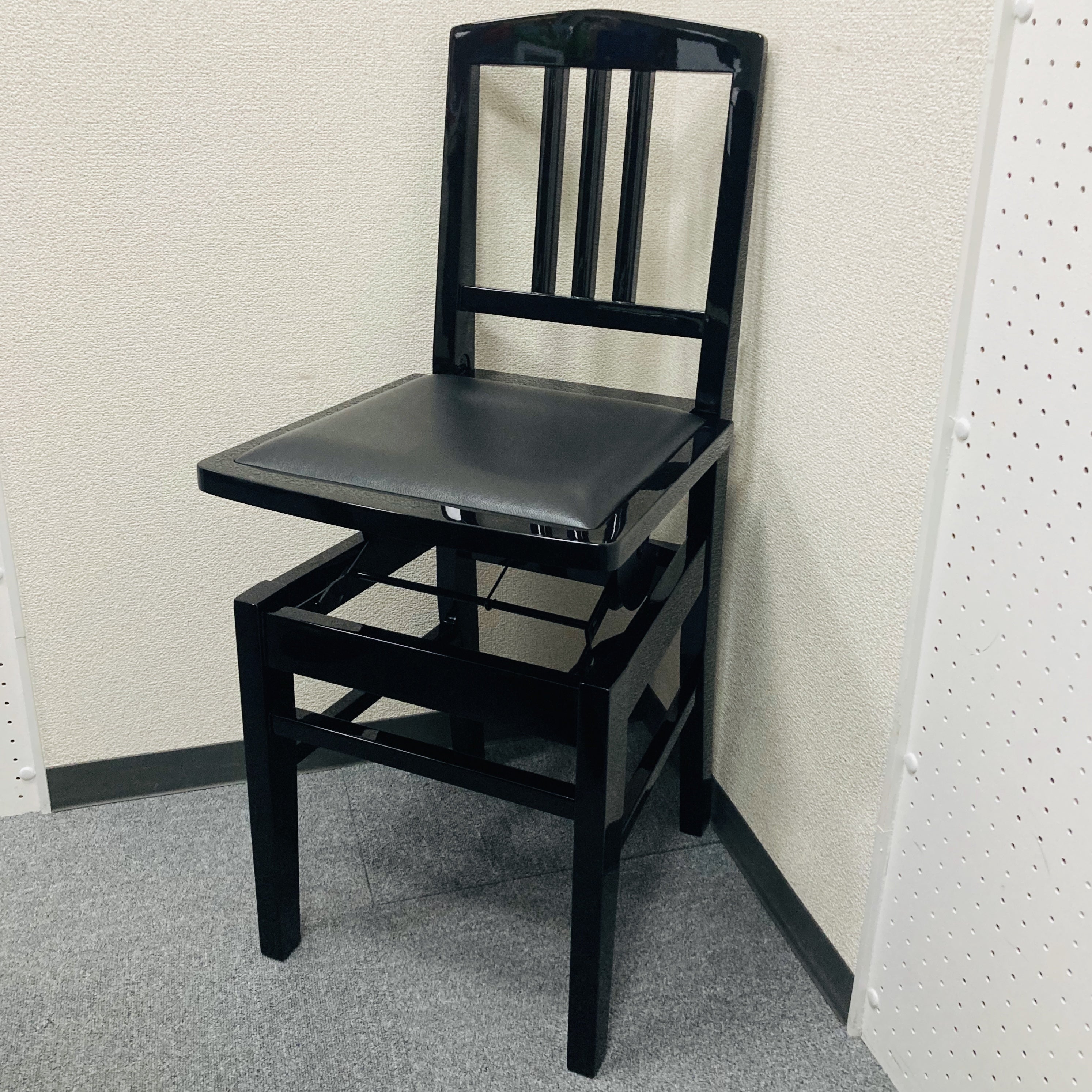 ピアノ・レッスン】トムソン椅子の高さの変え方。 | 仙台市泉区 ミニ