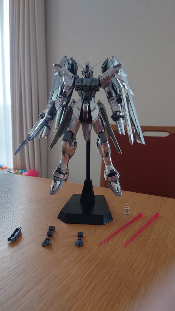 MG フリーダムガンダム Ver.2.0 シルバーコーティング③ 素組完成