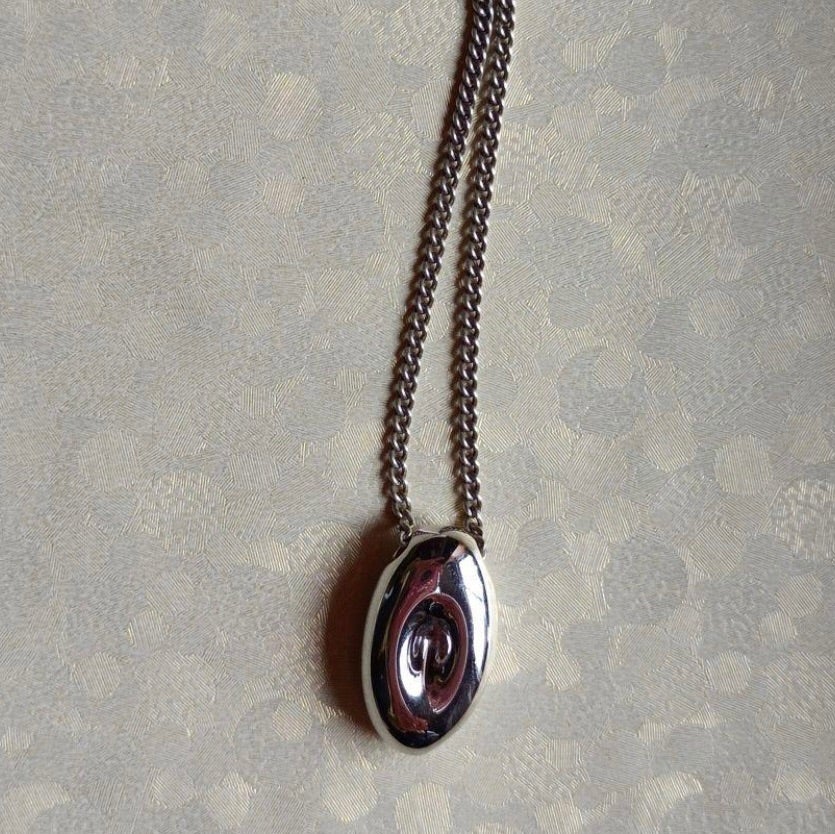 Xバイブル波動ペンダントは足立育朗さん監修のスレーヌの波動より高い