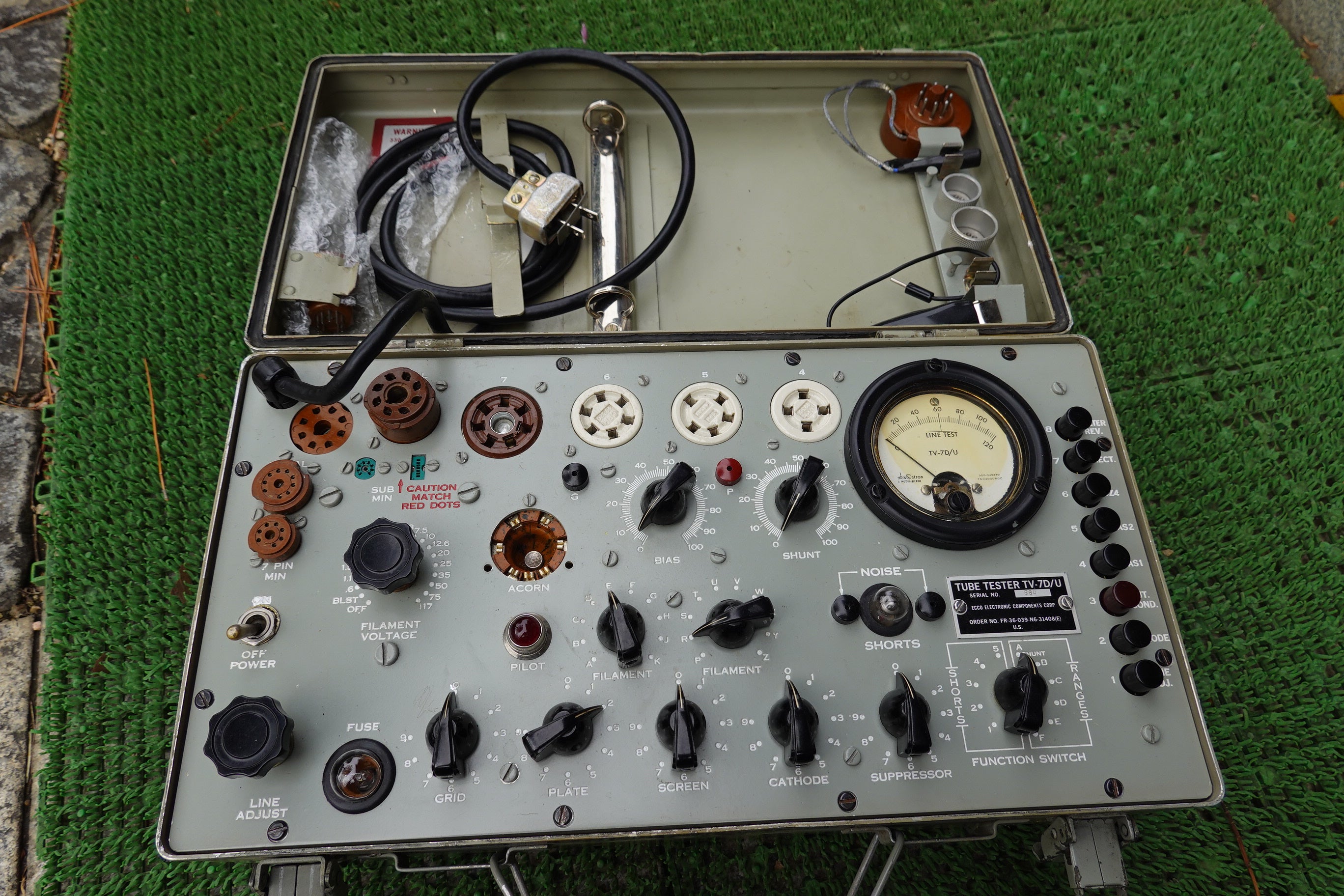 一度も使っていないのと壊れた真空管試験器 | ニャンコの音楽と