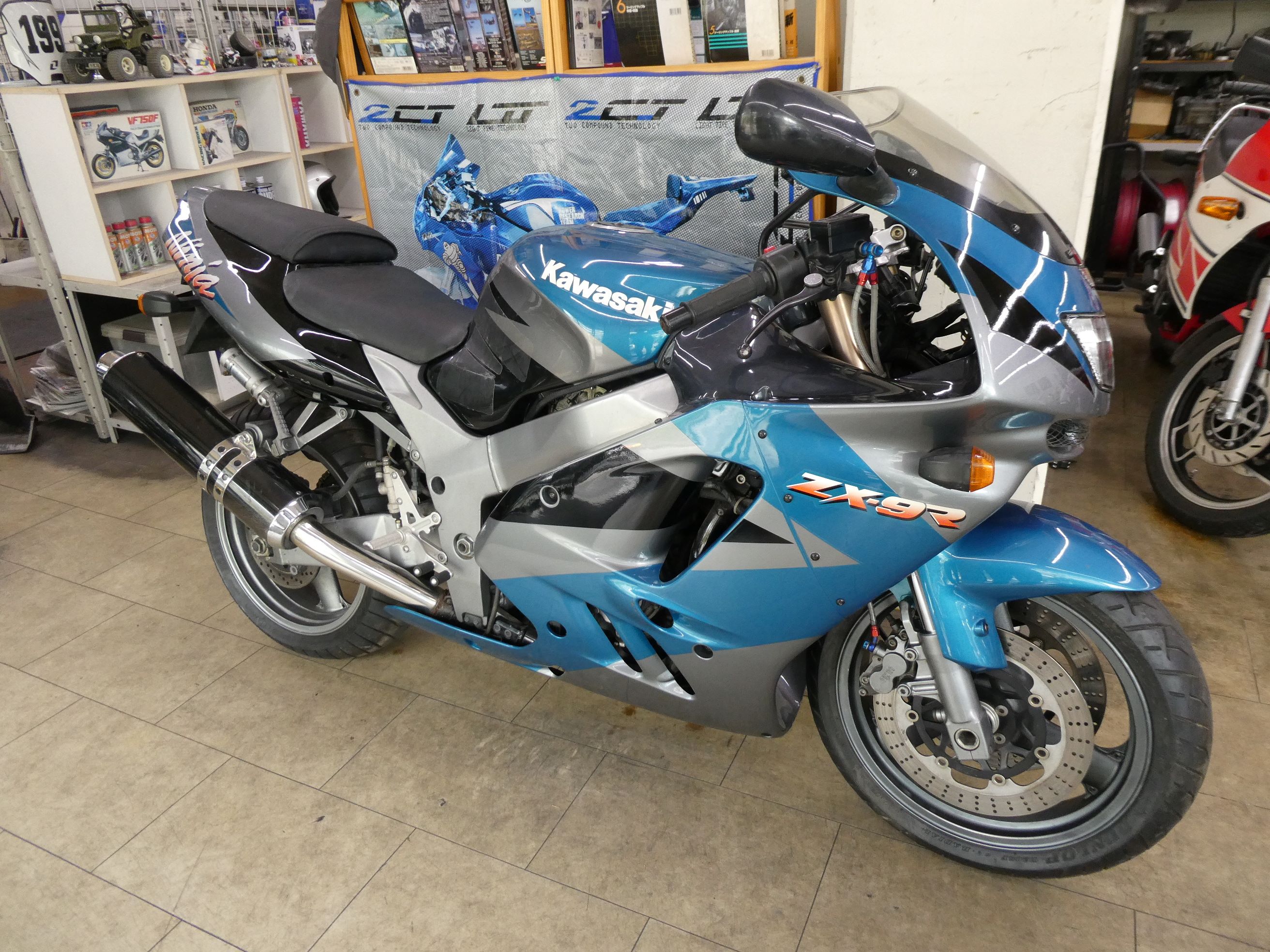 入庫車両 ZX-9R メンテナンス 其の一 | motoplazaのブログ