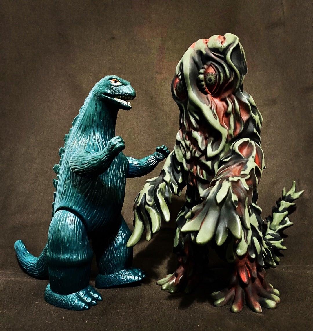 サイズ感、合うぅ〜。ブルマァク当時ものゴジラとマルサン ヘドラ350