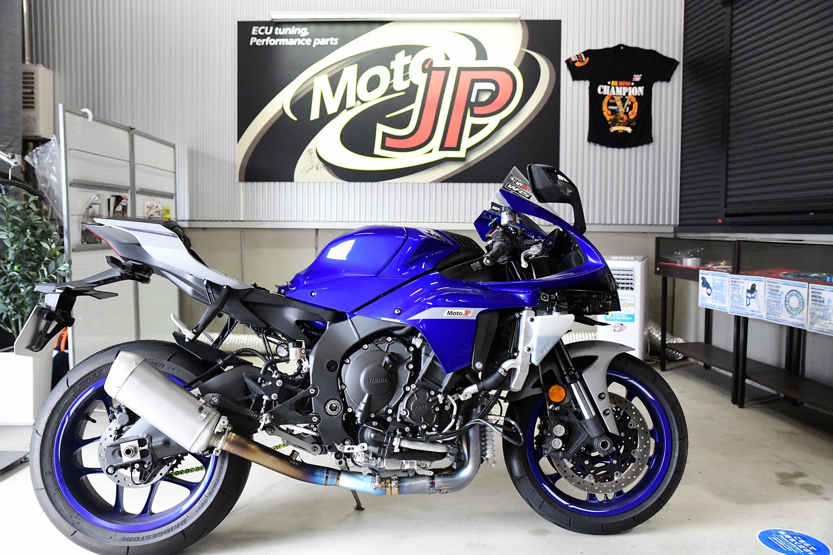 開発】YAMAHA YZF-R1 2020-2023 AKRAPOVICリンクパイプ 独立燃調