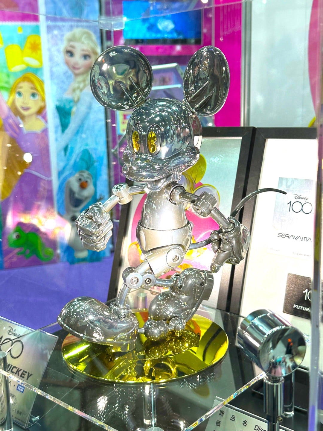 タカラトミーから発売される「フューチャーミッキー」フィギュアが