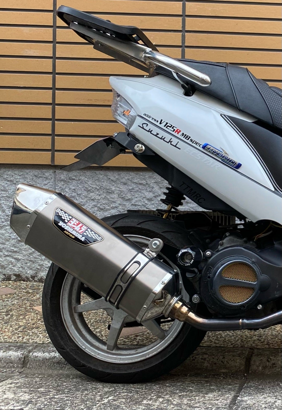 焼き付きアドレスV125 世界で1本のヨシムラマフラーと普通の