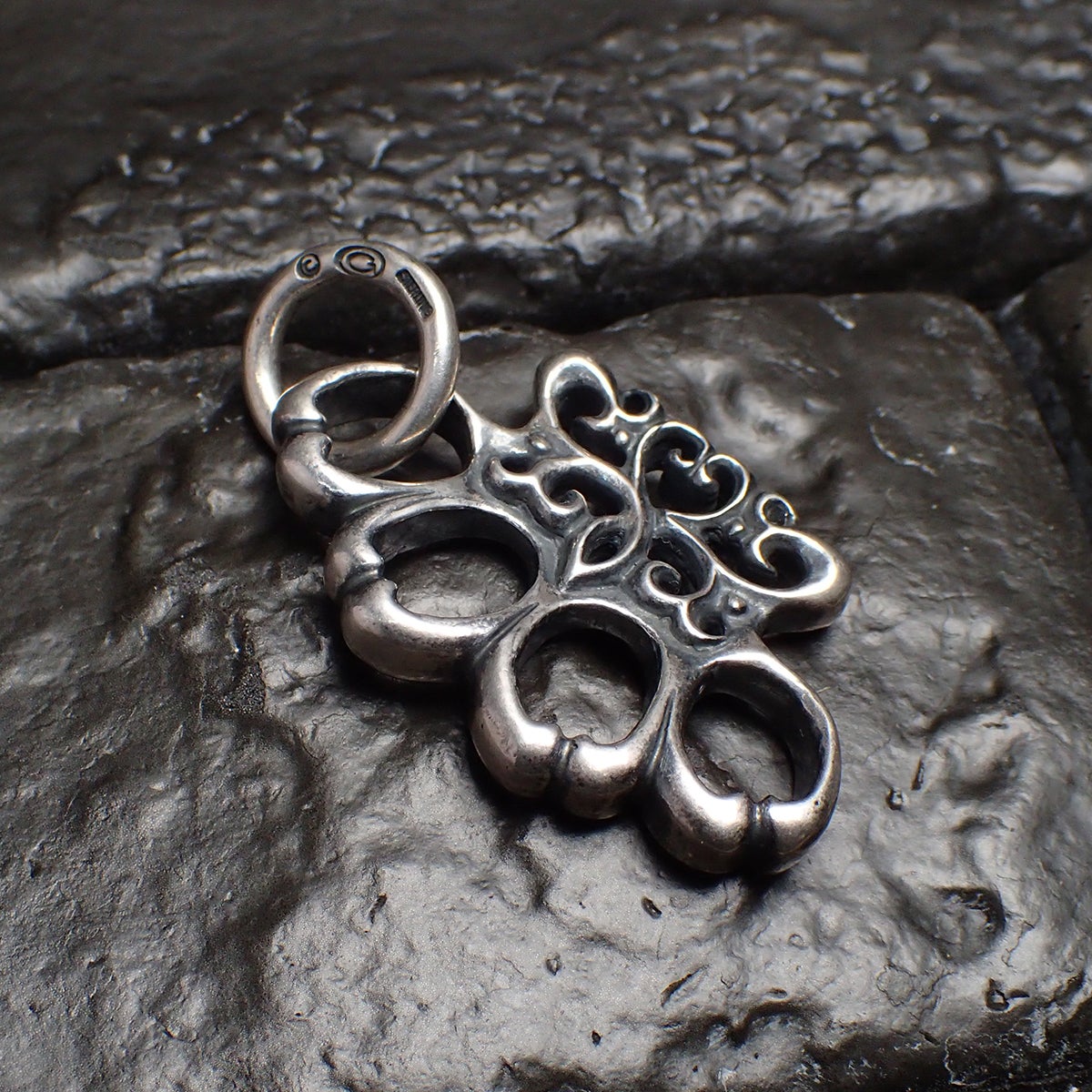 GABORATORY(ガボラトリー)ナックルダスターペンダント1/16ウィズオー