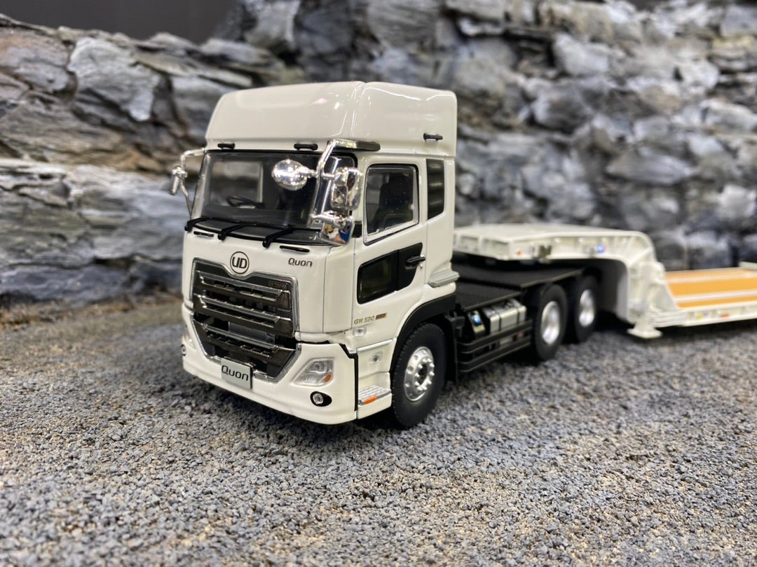 ホビーショー速報〜 1/43 UD Quon GW 6x4 トラクター | kyoshoダイ