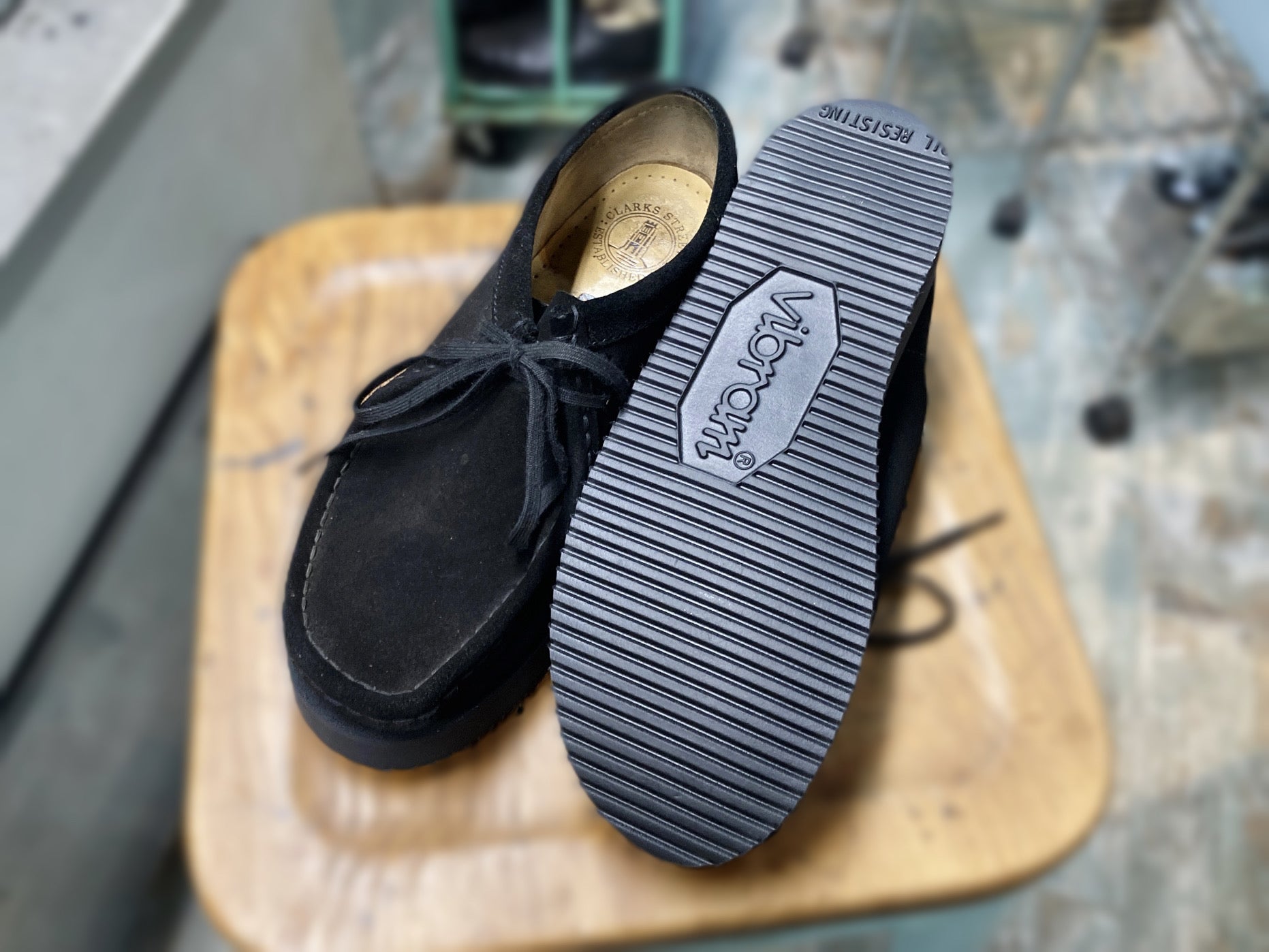 クラークス Clarks ワラビー 黒 ソール交換済 26.5 クラークス Clarks
