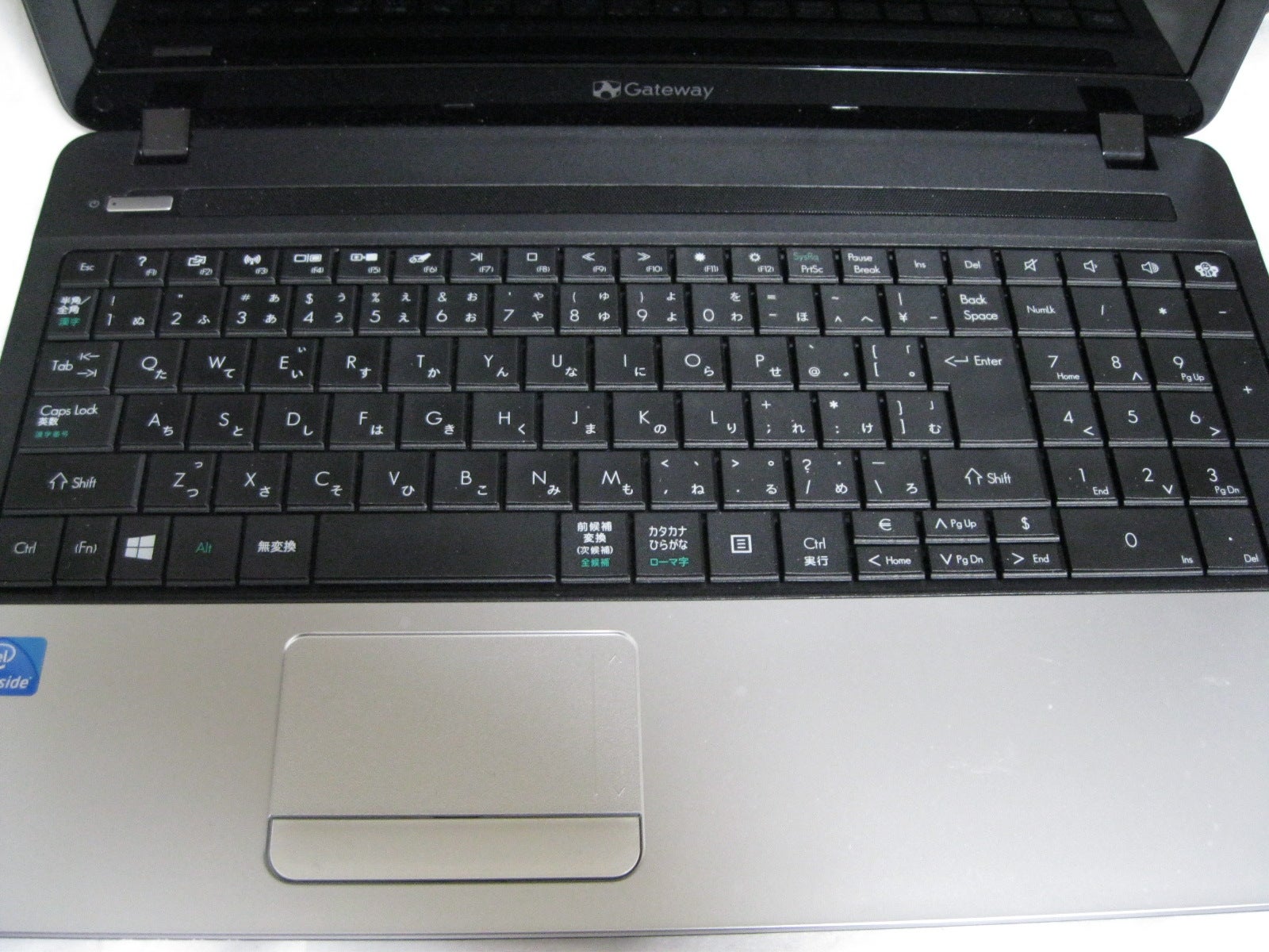 Gateway NE56R というノートパソコンを知人から無料でいただきました