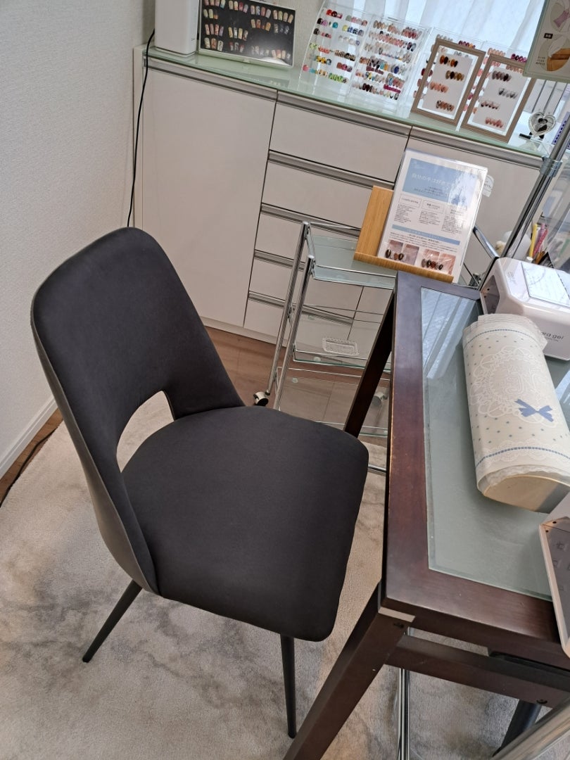 お客様チェアと作業椅子を新しくしました♪ | 上大岡 ネイルサロン