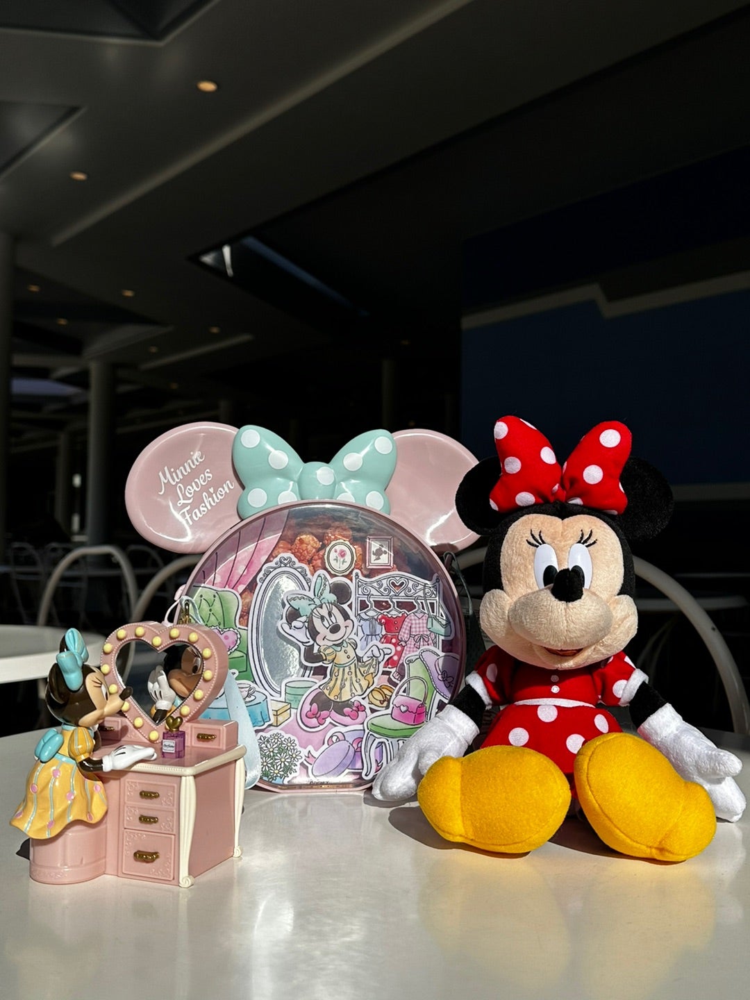 新作ミニーのポップコーンバケット…開けらずキャストさんにお手伝いし