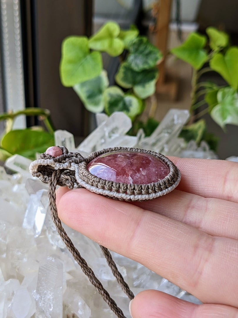 ☆インカローズ(ロードクロサイト)☆マクラメ編みネックレス