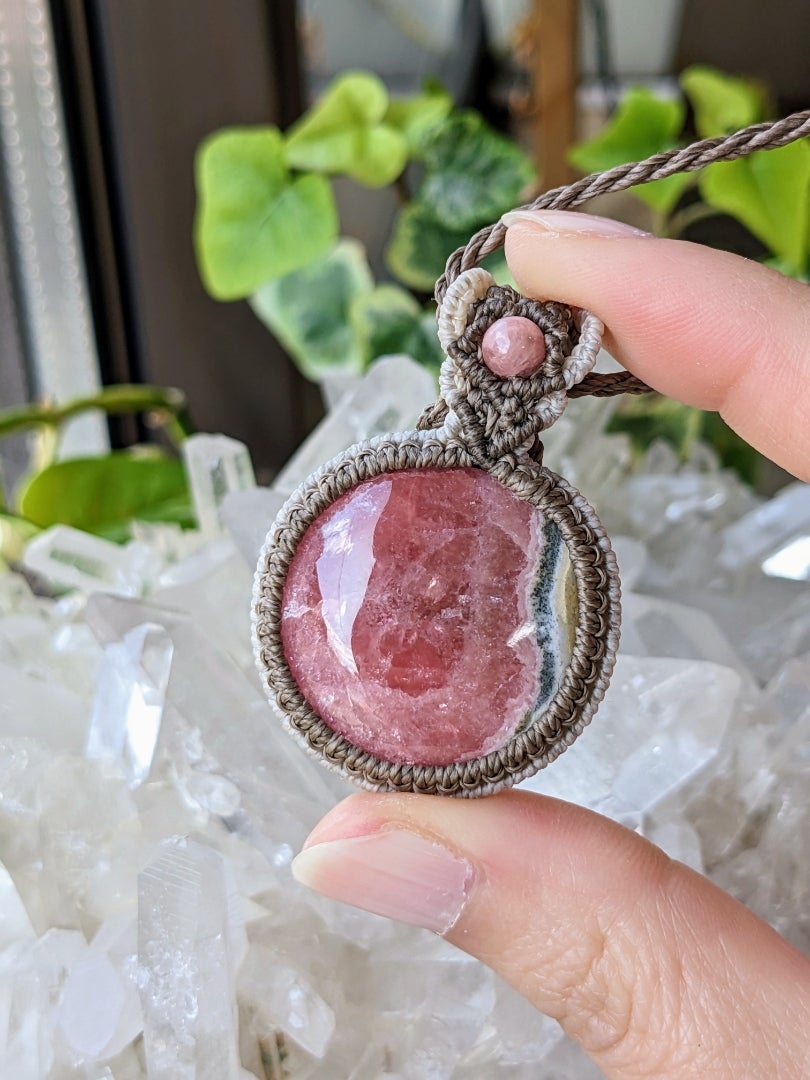 ☆インカローズ(ロードクロサイト)☆マクラメ編みネックレス