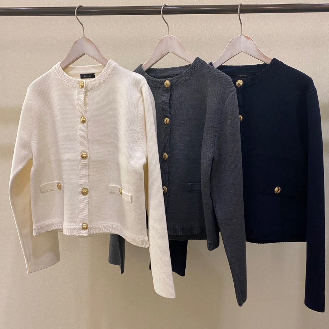 anuans 新作：オリジナルボタンノーカラーニットジャケット 着用 | FLAT2F