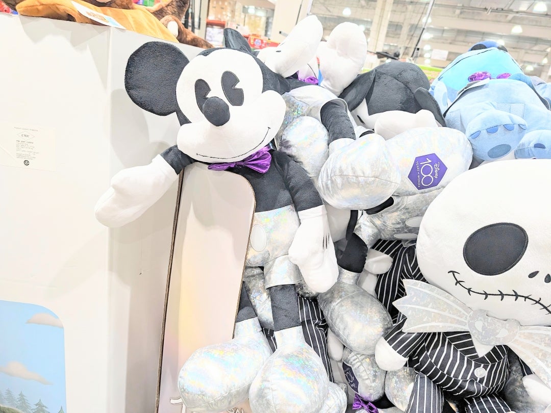 コストコでDisney100！…お得すぎたミッキーの巨大ぬいぐるみ