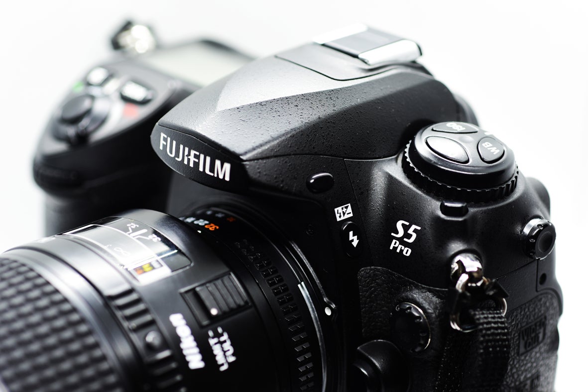 オールドデジカメ】日本×富士の最強CCD一眼レフ FinePix S5 Pro