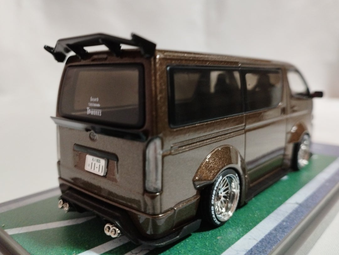 TARMACWARCS 1/43 トヨタ ハイエース ワイドボディ ブラウン