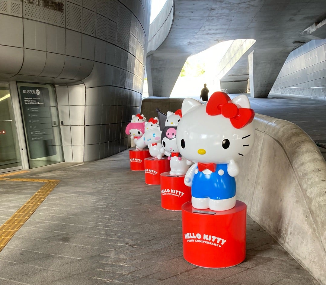 ハローキティ 50周年 DDP特別展 ぬいぐるみ M (ボックスX) 顔厳選