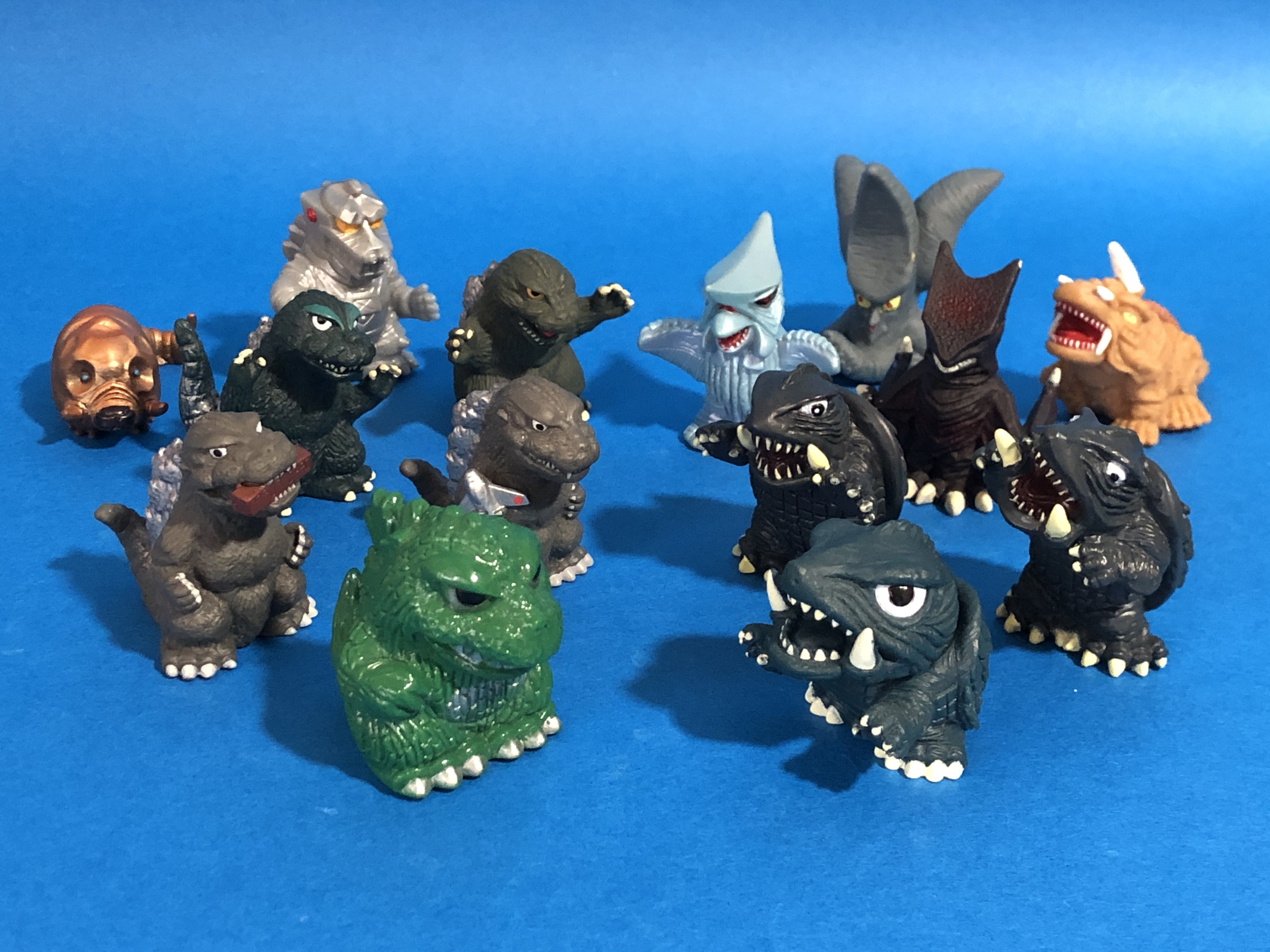 ゴジラ最新映画公開記念？！ ソフビ指人形でゴジラ対ガメラ | ならべて