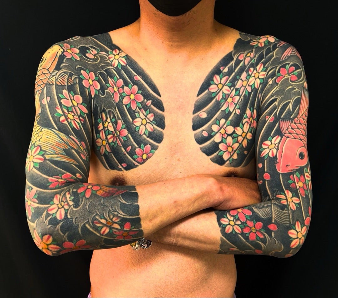 日本伝統刺青【鯉・金魚・桜花】 | 神戸三宮のタトゥースタジオ_刺青彫