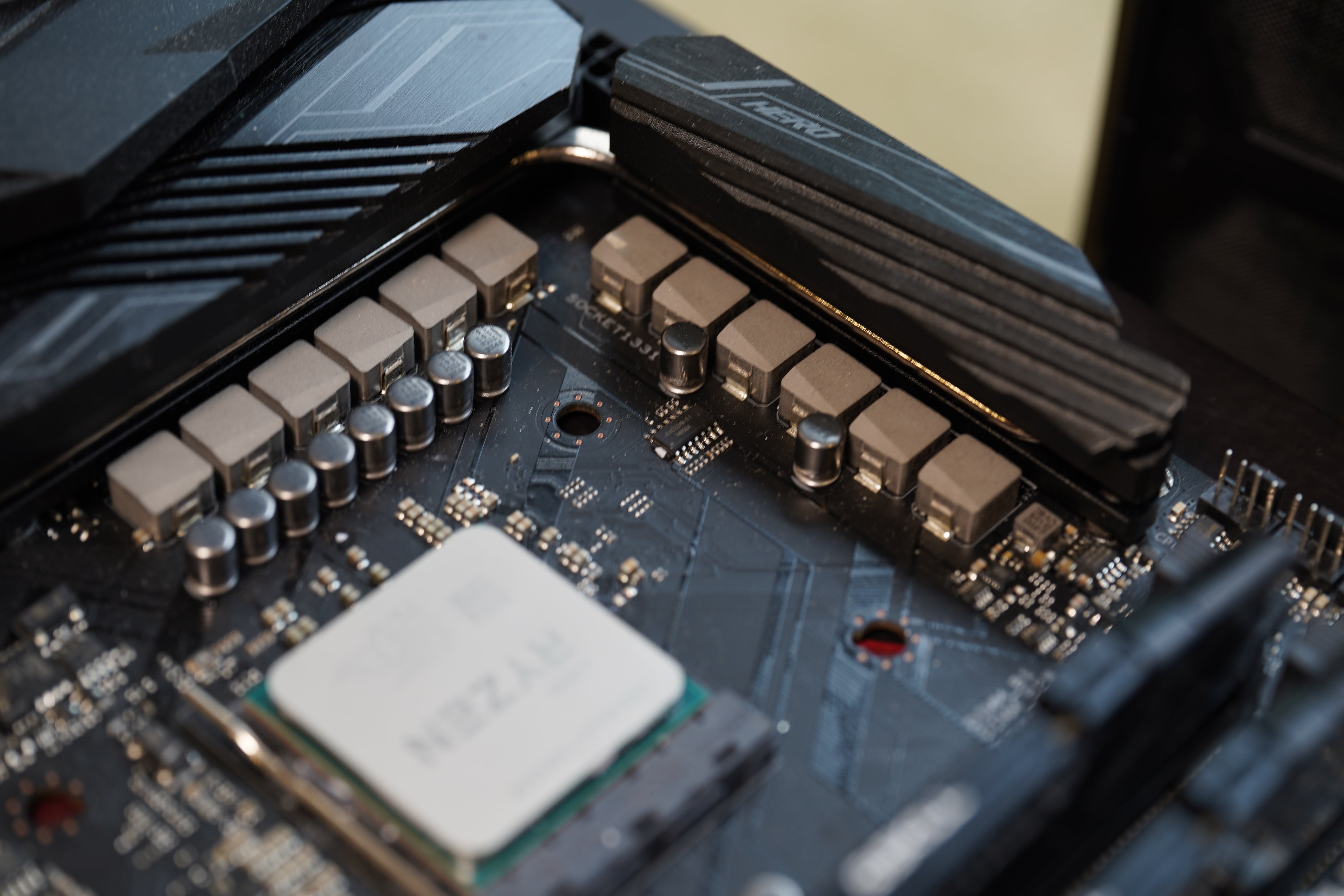 マザーボードを交換する： ASUS ROG STRIX B550-A Gaming | PCなどの