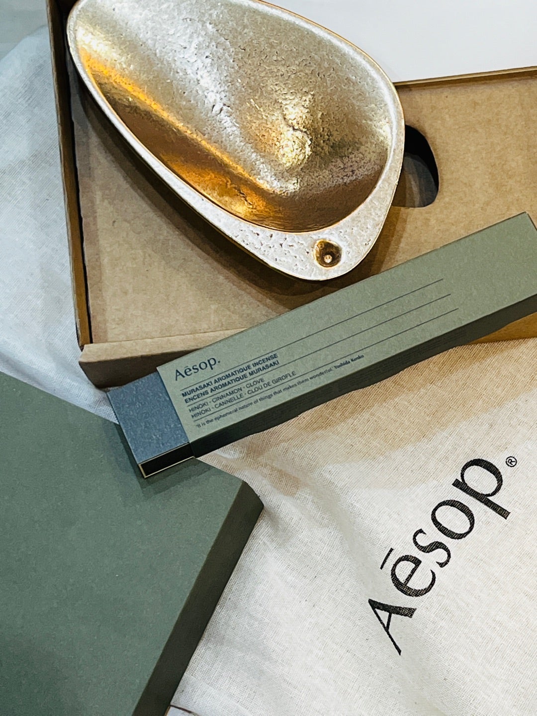 Aesop」フォーゲルスタジオがデザインしたブロンズ インセンス