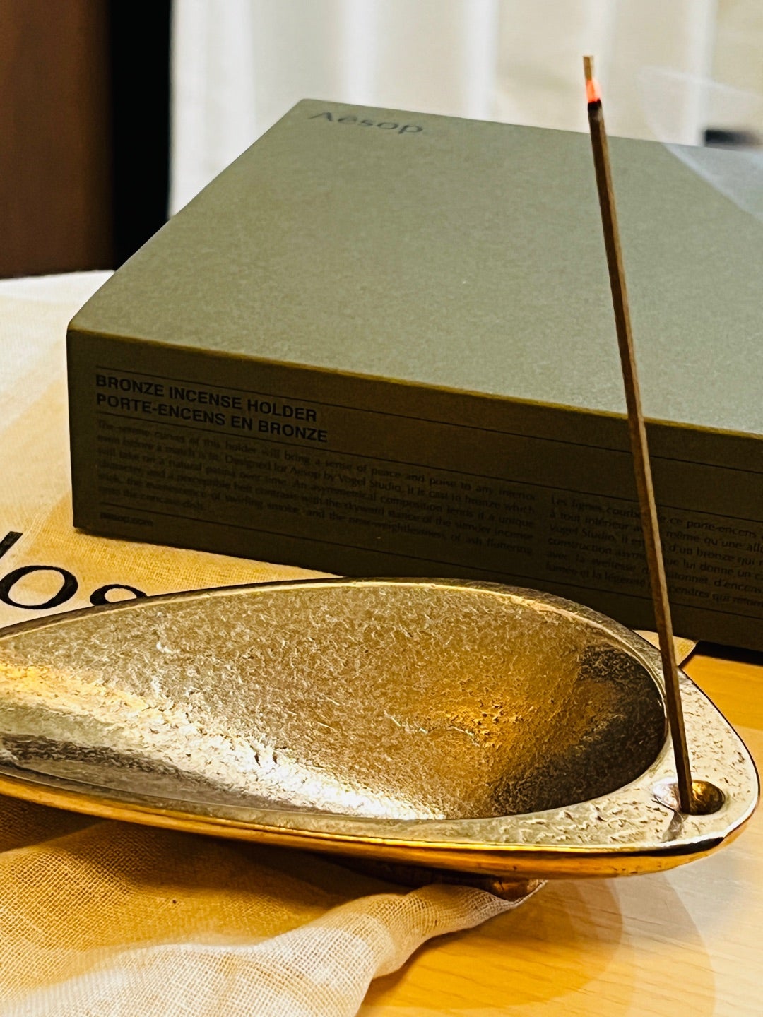 Aesop」フォーゲルスタジオがデザインしたブロンズ インセンス