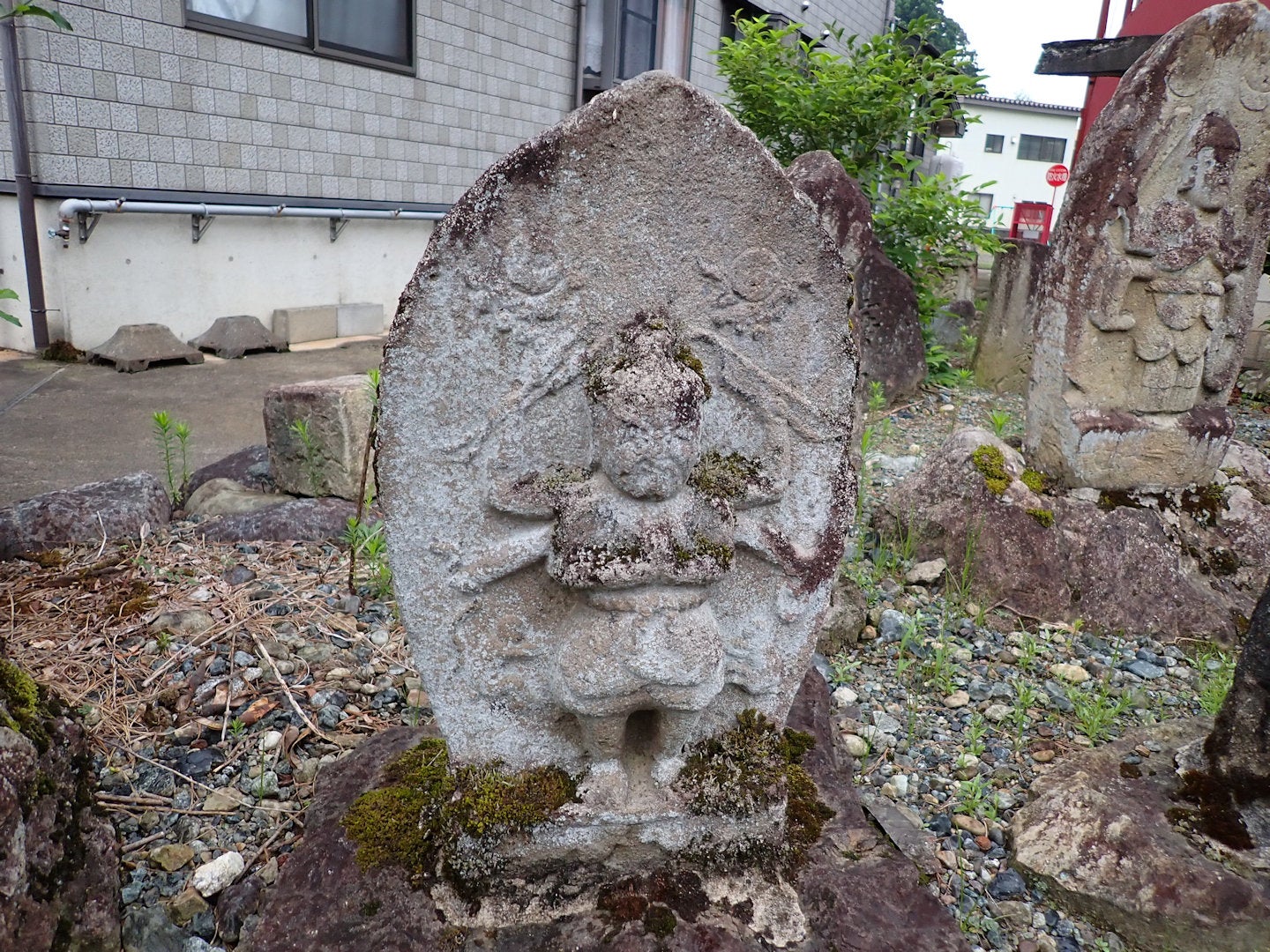 八海山麓南魚沼の石仏と彫刻 | 降っても晴れても