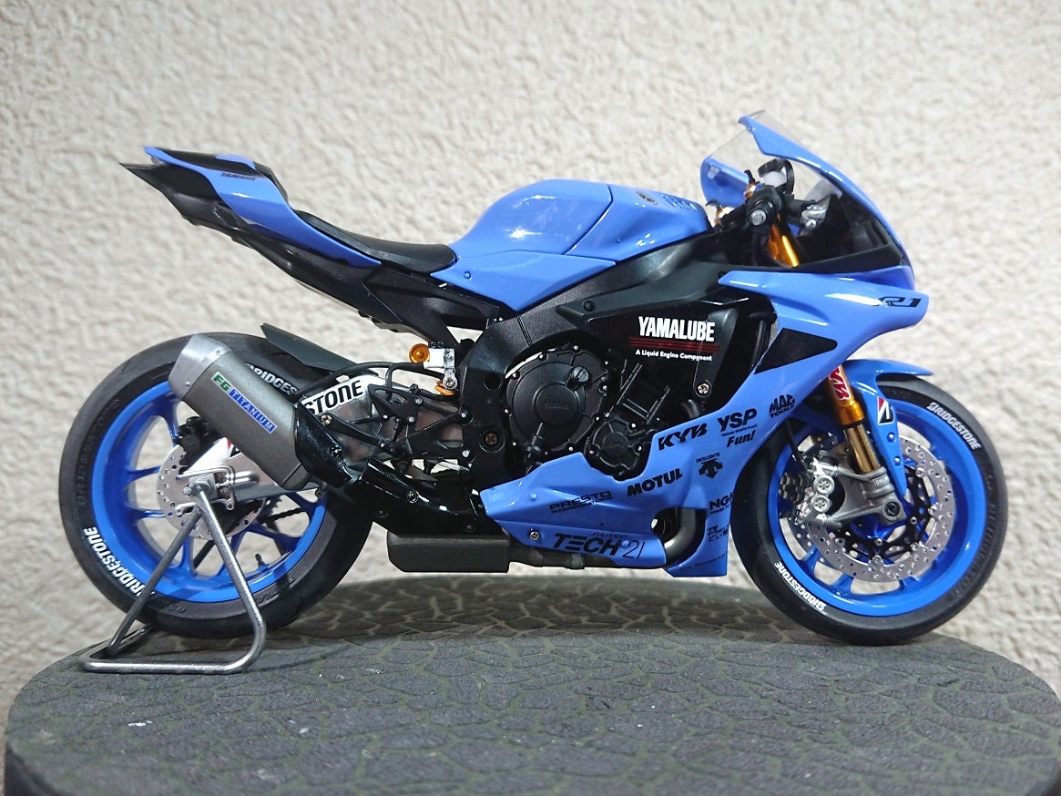 タミヤ 1/12 YAMAHA YZF-R1 製作（完成しました！） | 豊ちゃんの