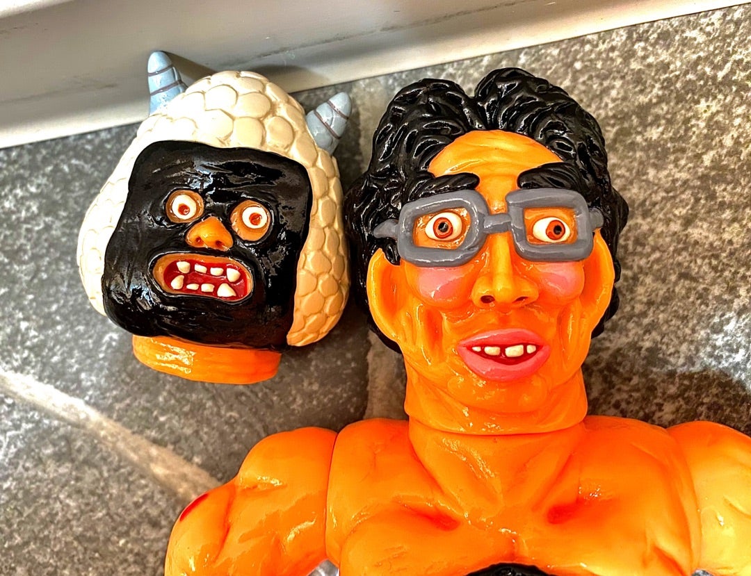 瞳や一本一本の歯の塗装が緻密でゾクゾクするデハラユキノリ氏のソフビ