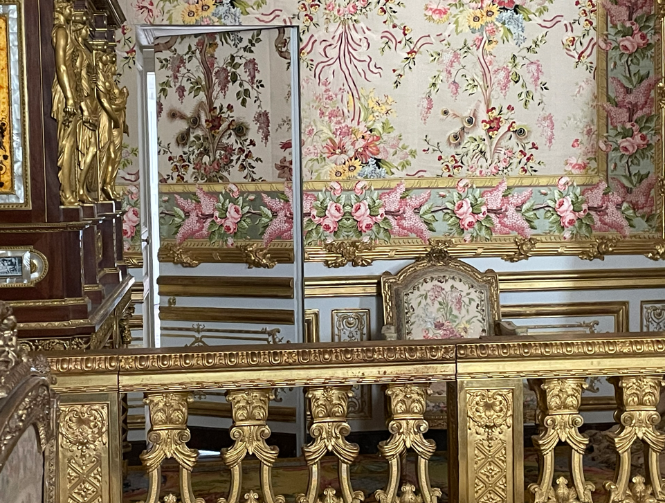 マリーアントワネットの寝室の隠し扉が開いていた！ | ☆私達のパリ