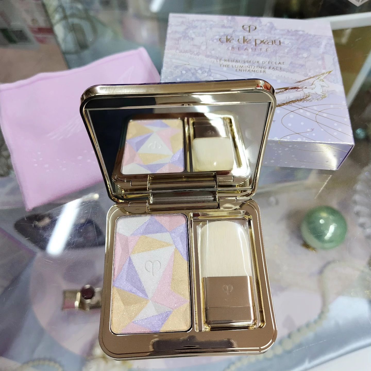 クレドポーボーテ ホリデーコレクションのル·レオスールデクラも