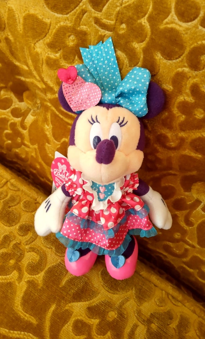 ミニーのファンダーランドグッズ（ぬいぐるみバッチとスタンド） | RYO