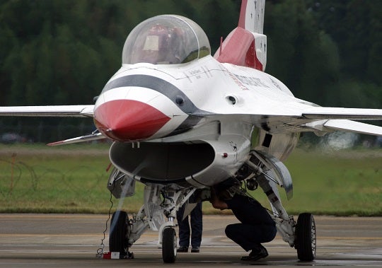 2004年 百里基地航空祭 その3 サンダーバーズの帰投準備とエアロック