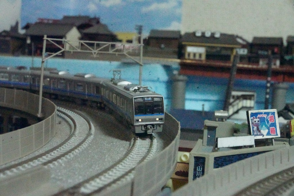 日付ネタ】207系「現行・旧塗装」 | 日常と、鉄道模型の部屋・待避所