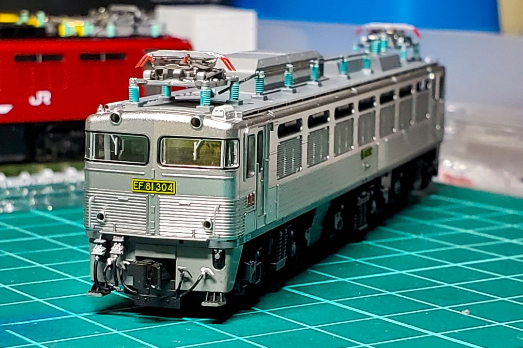 KATO 3067-3 EF81 300 JR貨物更新車(銀)を304号機に仕上げます②
