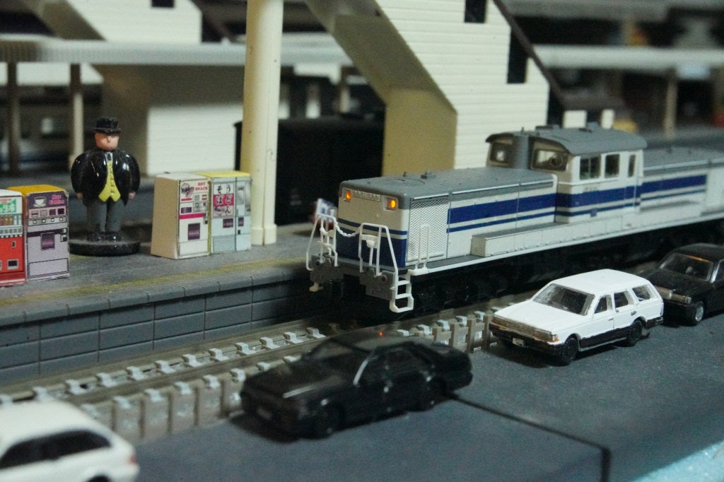 DD51(592号機ユーロライナー色)と 12700系ユーロライナー7両セット