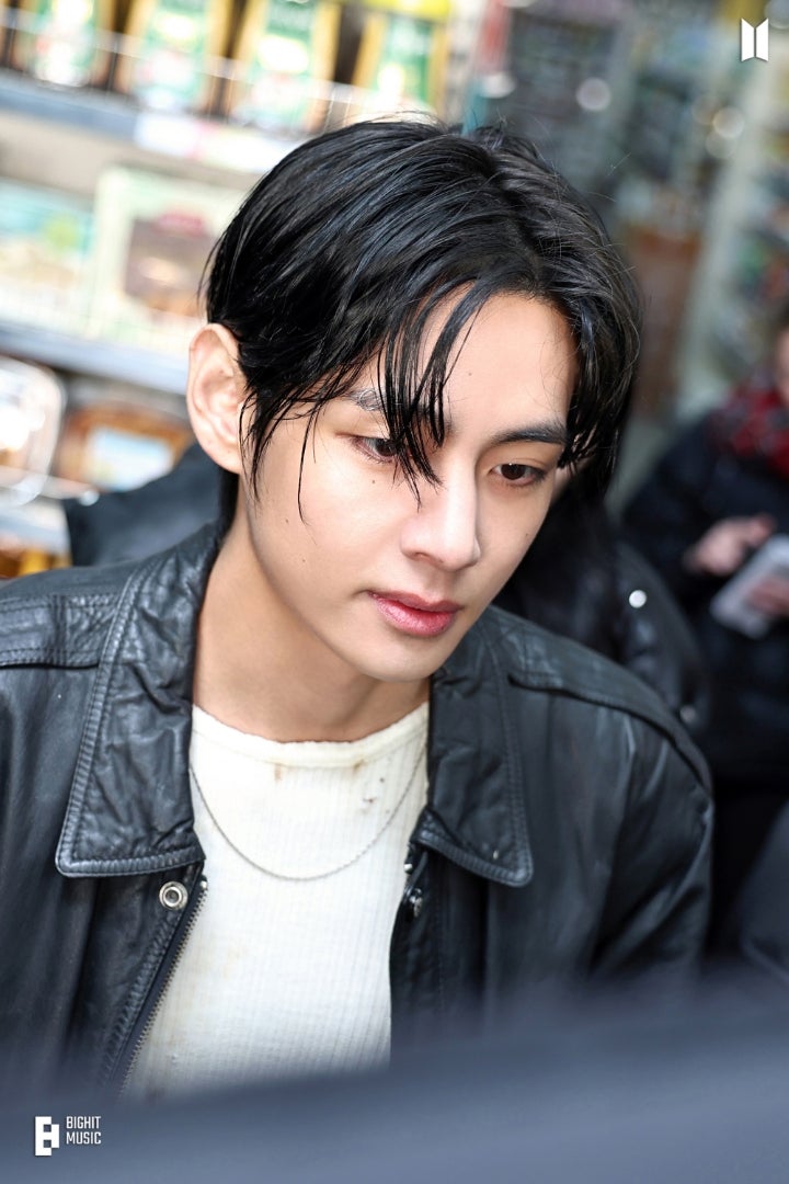 BTS V】キムテヒョン『FRI(END)S』MVフォトスケッチ | Bコレ BTSの情報収集