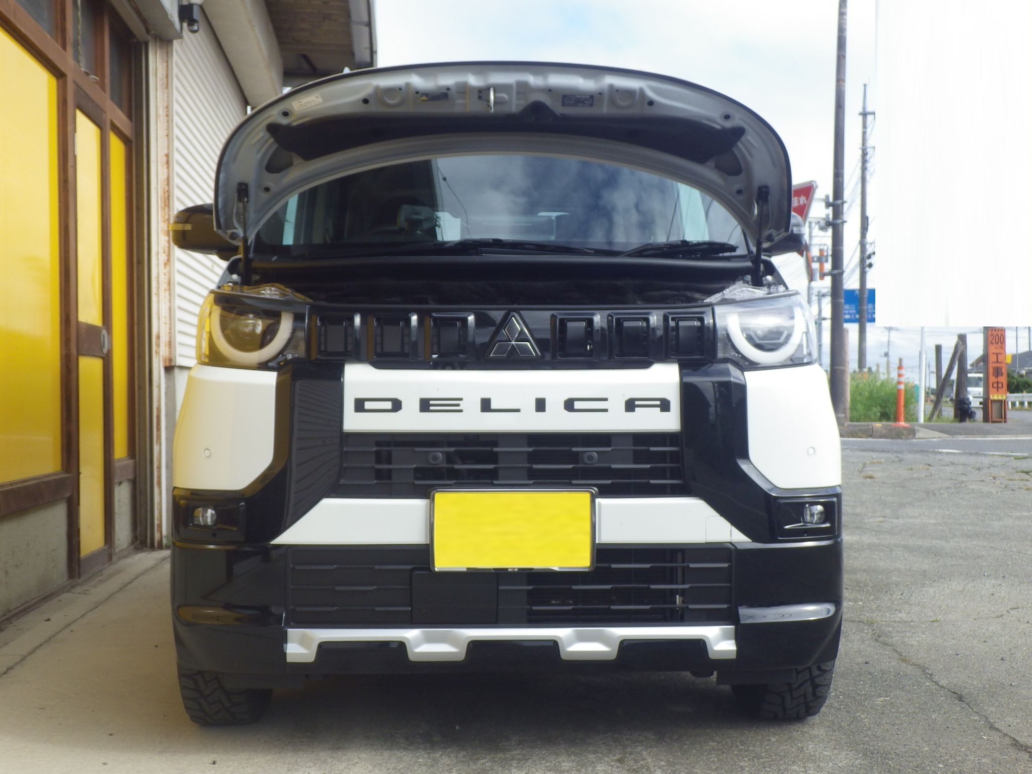 新製品のご案内： 三菱デリカミニ用ボンネットダンパー | MAROYA