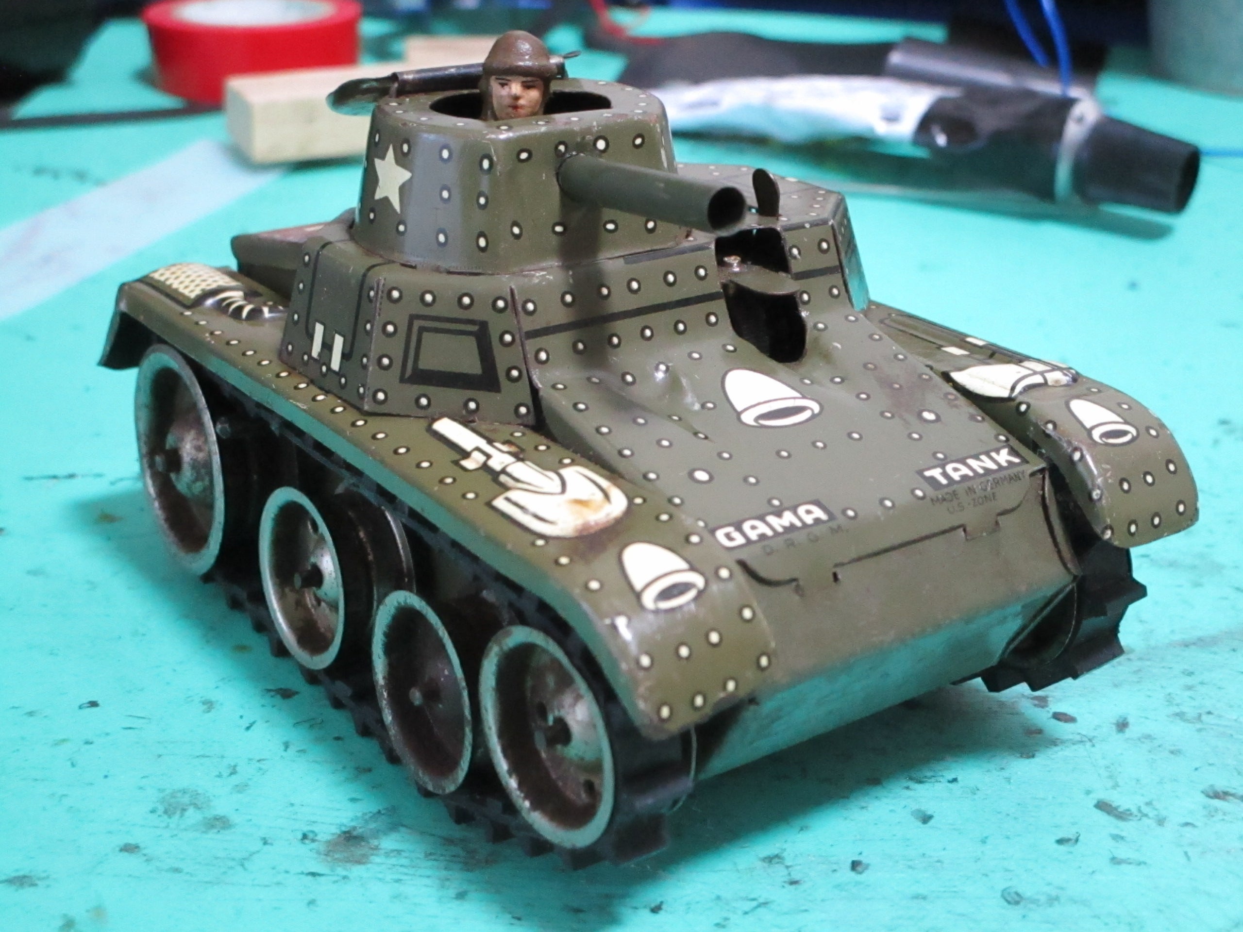 ドイツのブリキ戦車玩具を、 | 「模型探偵団」明石小五郎の昭和の