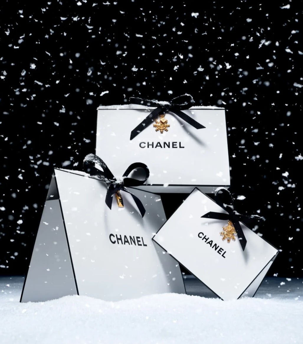 シャネルオンライン♡ホリデー限定無料ギフトラッピング（チャーム付